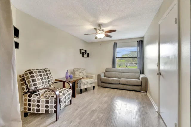 Residence photo 22