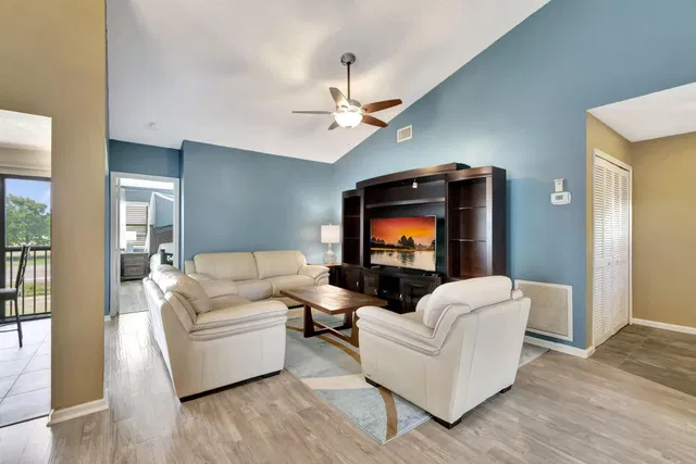 Residence photo 36