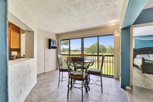 Residence photo 52