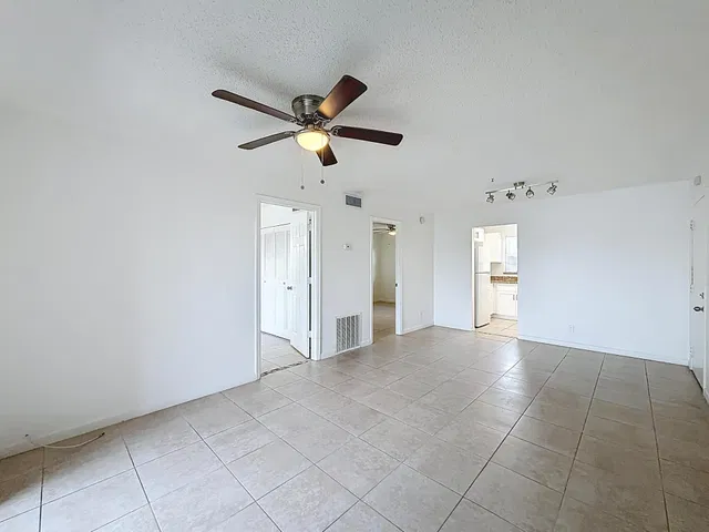 Unit 235 photo 9