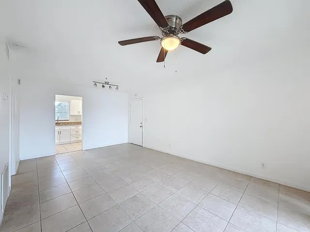 Unit 235 photo 10