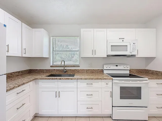 Unit 235 photo 12
