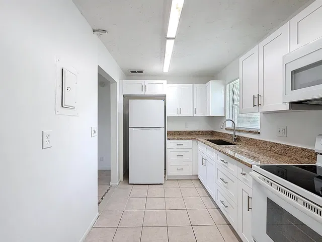 Unit 235 photo 14