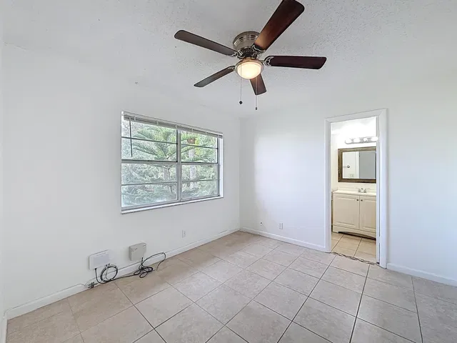 Unit 235 photo 23