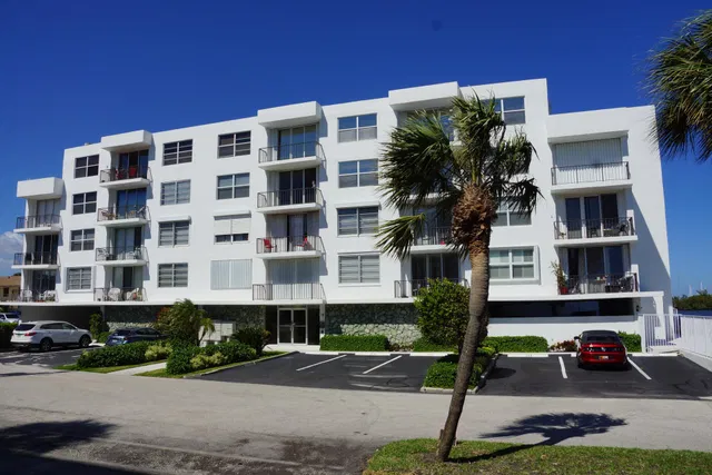 Unit 406 photo 2