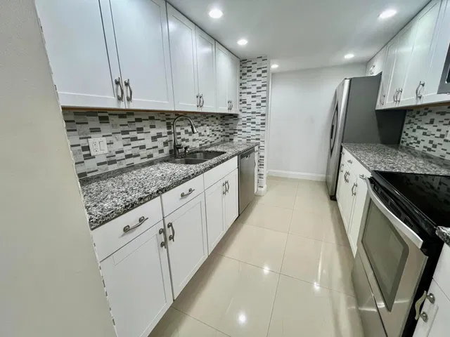 Unit 406 photo 10