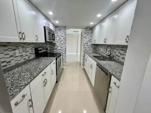 Unit 406 photo 14