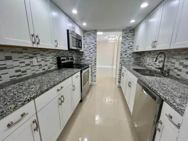 Unit 406 photo 15