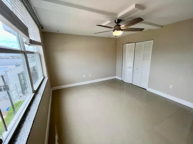 Unit 406 photo 16