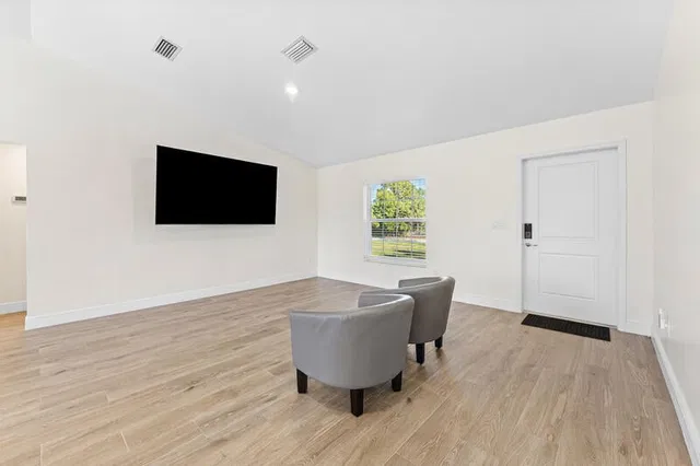 Residence photo 3
