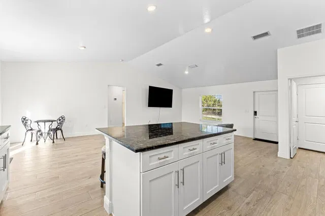 Residence photo 4