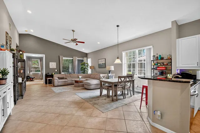 Residence photo 6