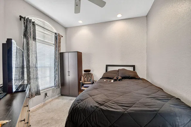 Residence photo 26