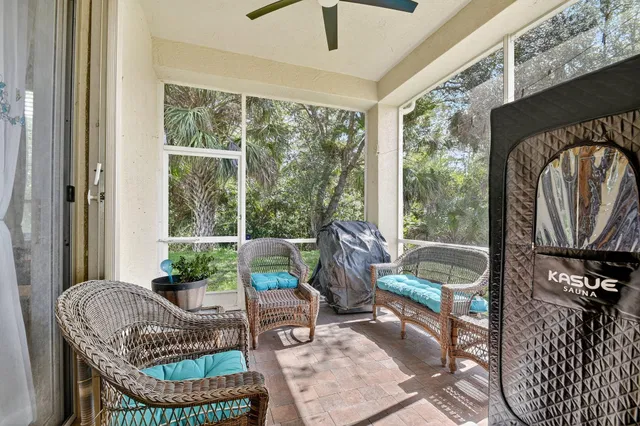 Residence photo 32