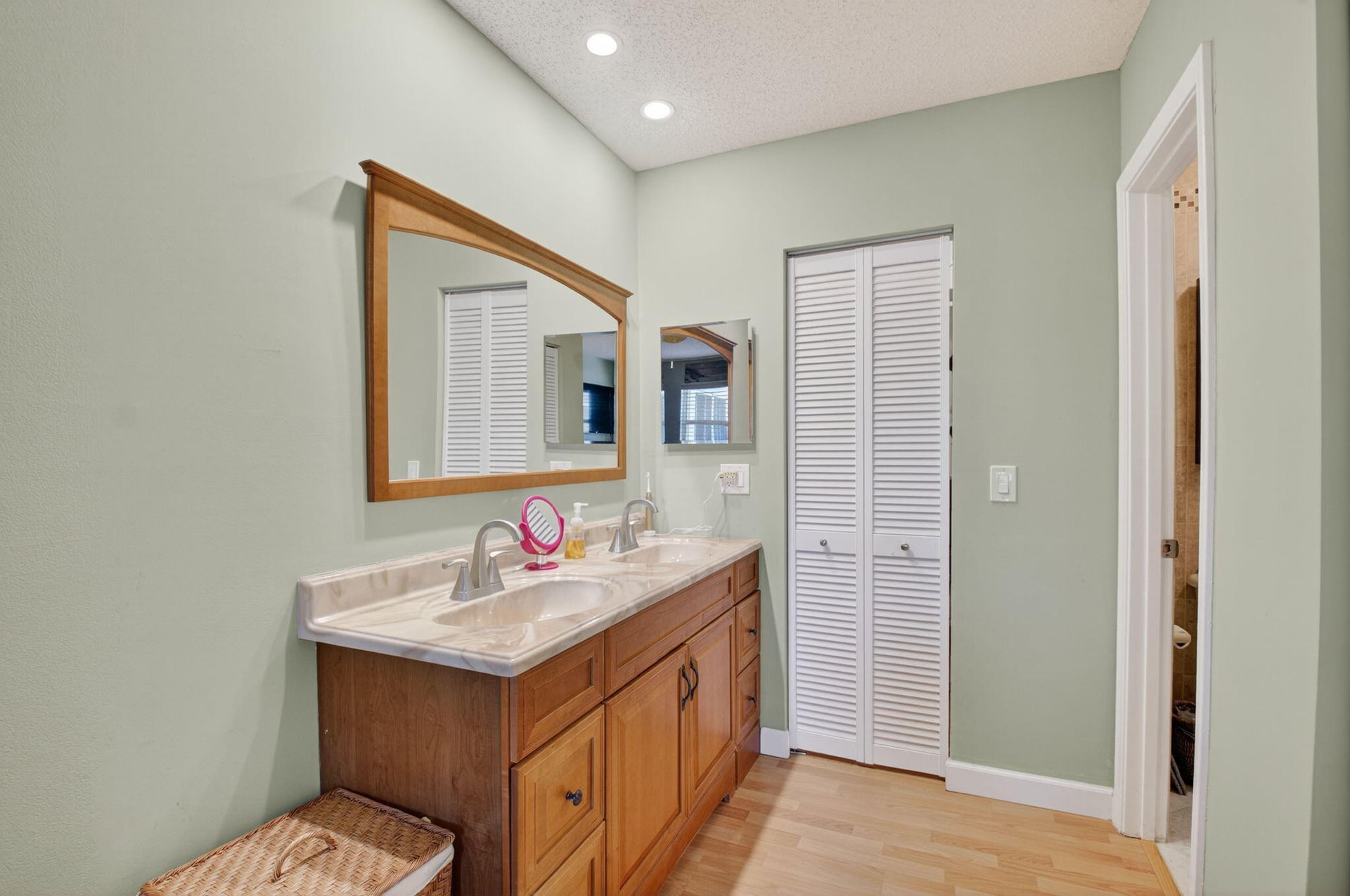 Unit 202 photo 18