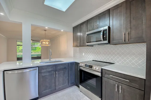  Unit 105 photo 6
