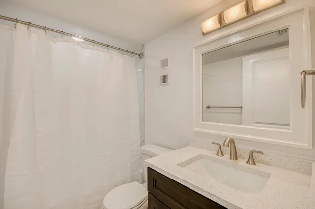  Unit 105 photo 17