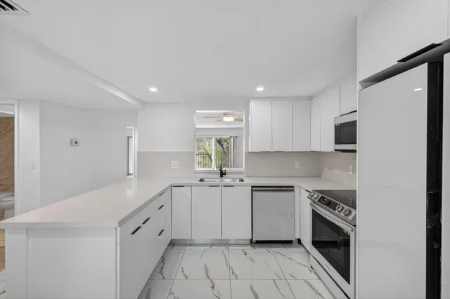  Unit 303 photo 6