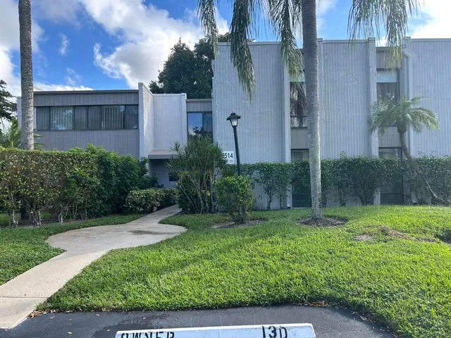 Unit 125 photo 2