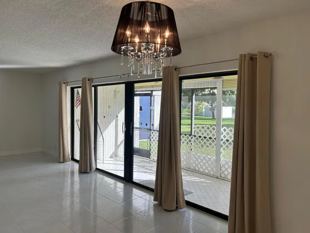 Unit 125 photo 10