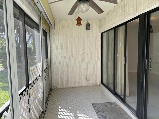 Unit 125 photo 12