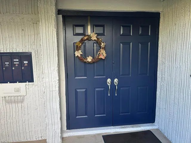 Unit 125 photo 21