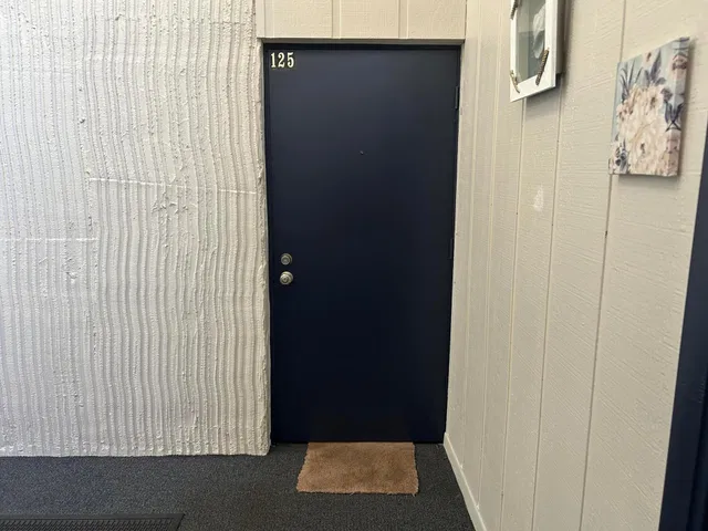 Unit 125 photo 22