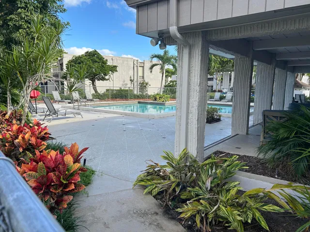 Unit 125 photo 24