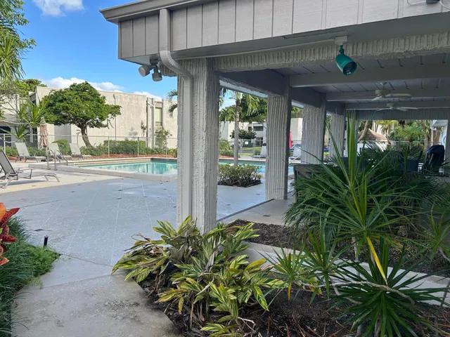 Unit 125 photo 25