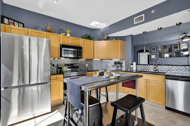 Unit 105 photo 14