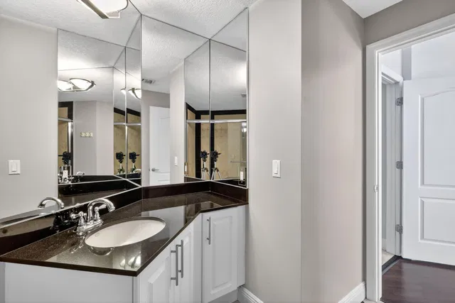 Unit 105 photo 18