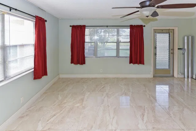 Residence photo 11