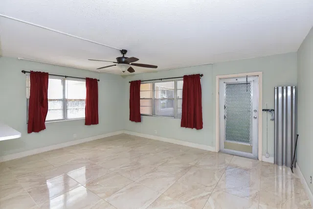 Residence photo 12