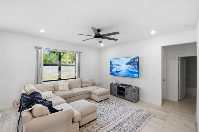 Residence photo 9
