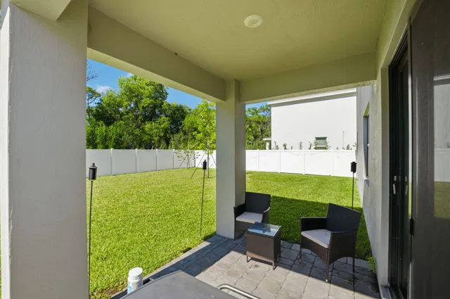 Residence photo 12