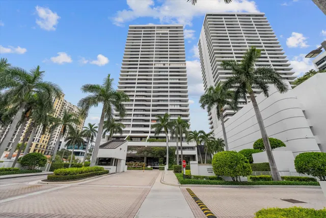 The Plaza of The Palm Beaches Unit 19b photo 2