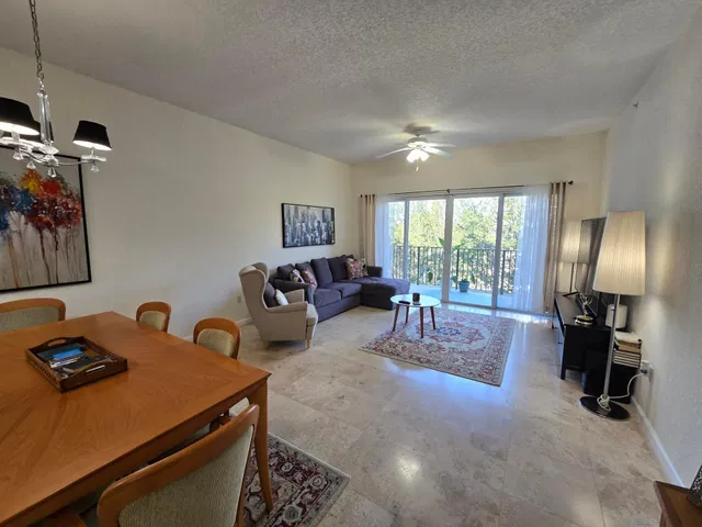 Unit 403 photo 11
