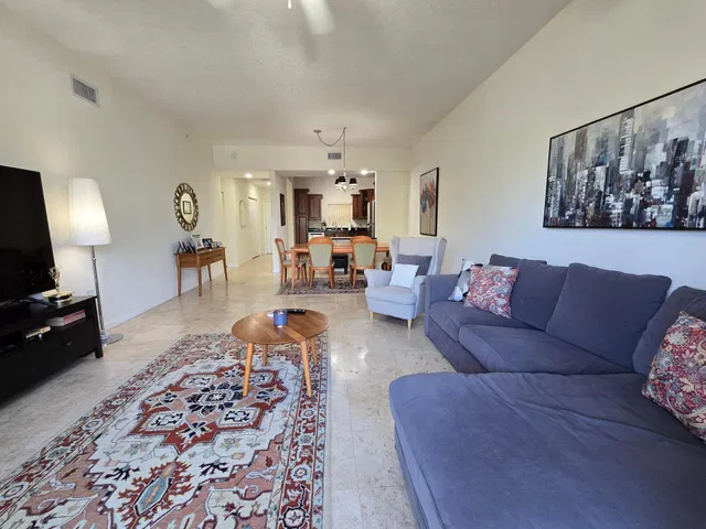 Unit 403 photo 14