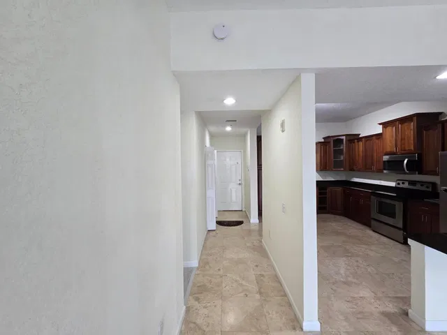 Unit 403 photo 17