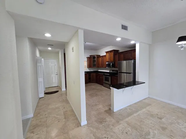 Unit 403 photo 19