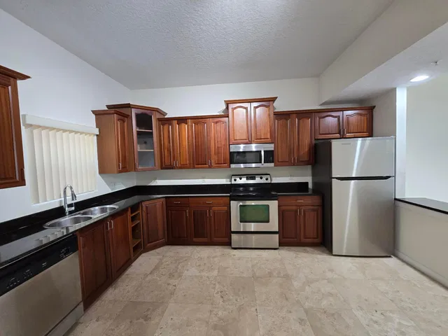 Unit 403 photo 20