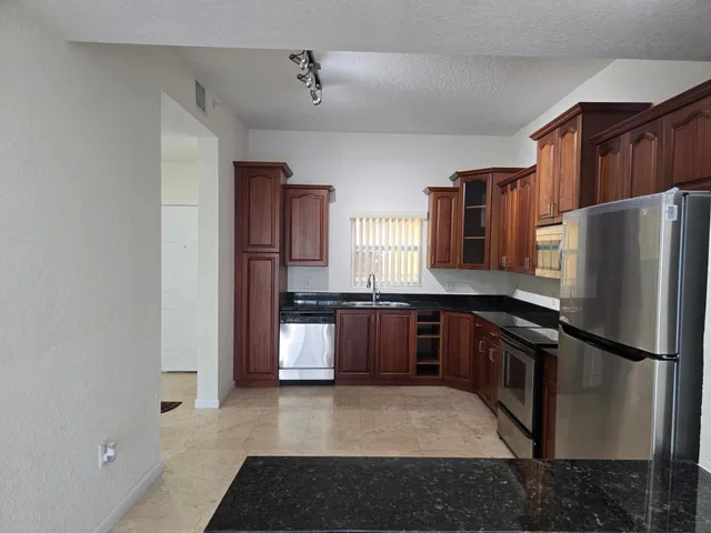 Unit 403 photo 21