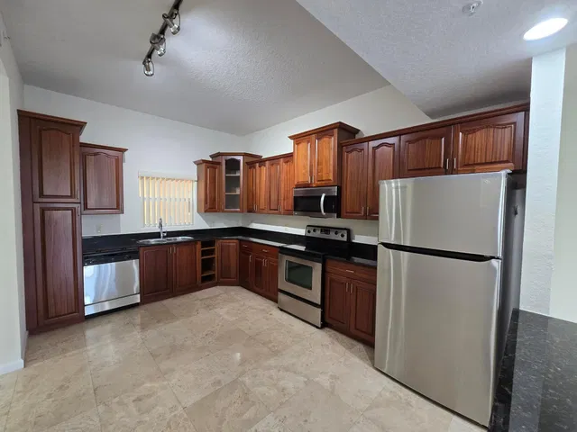 Unit 403 photo 23