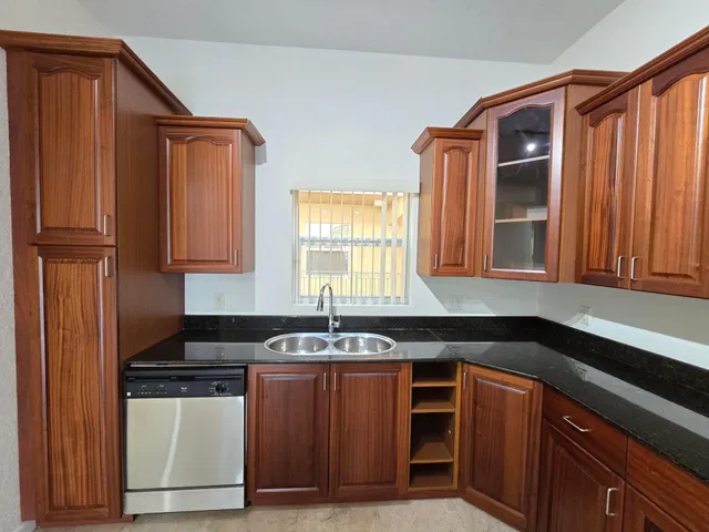 Unit 403 photo 24