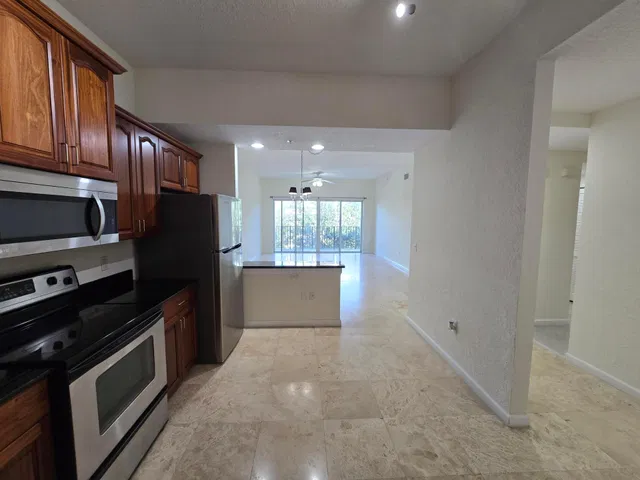 Unit 403 photo 25