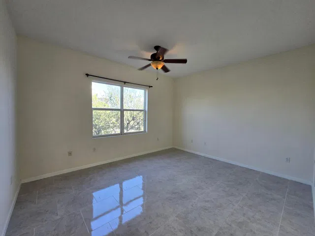 Unit 403 photo 27