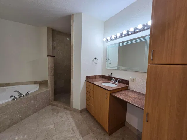 Unit 403 photo 34