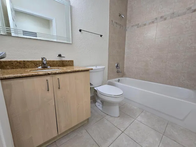 Unit 403 photo 50