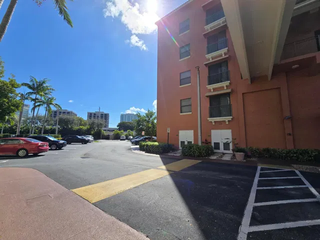 Unit 403 photo 57