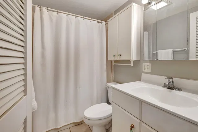 Unit 0150 photo 13